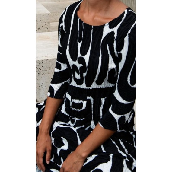 Alquema. 3/4 Sleeve Smash Pocket Dress. Black & White scribble